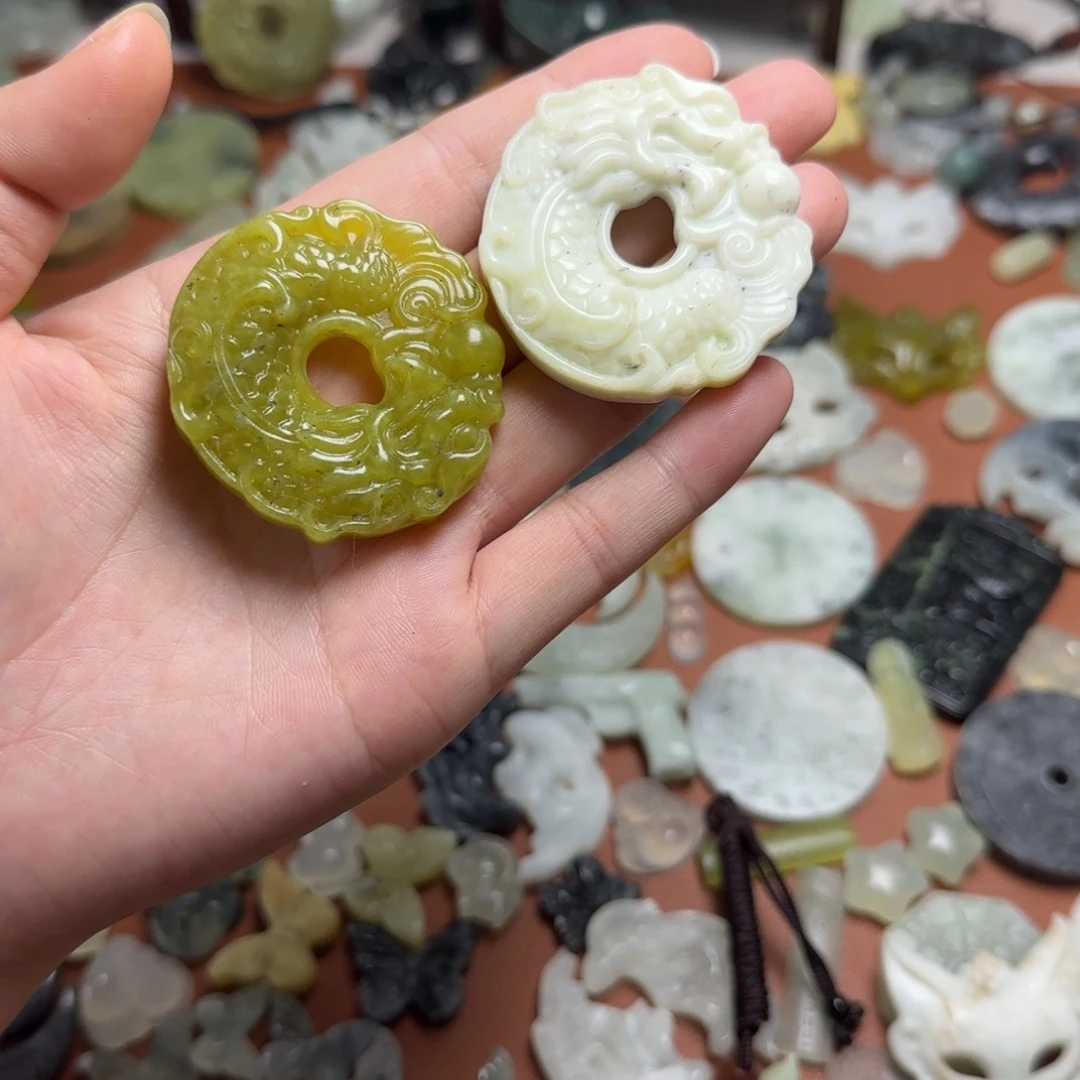 蛇纹石玉未镶嵌颈饰龙扣