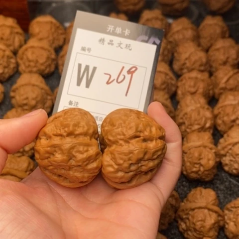 吊坠桃核我是第40