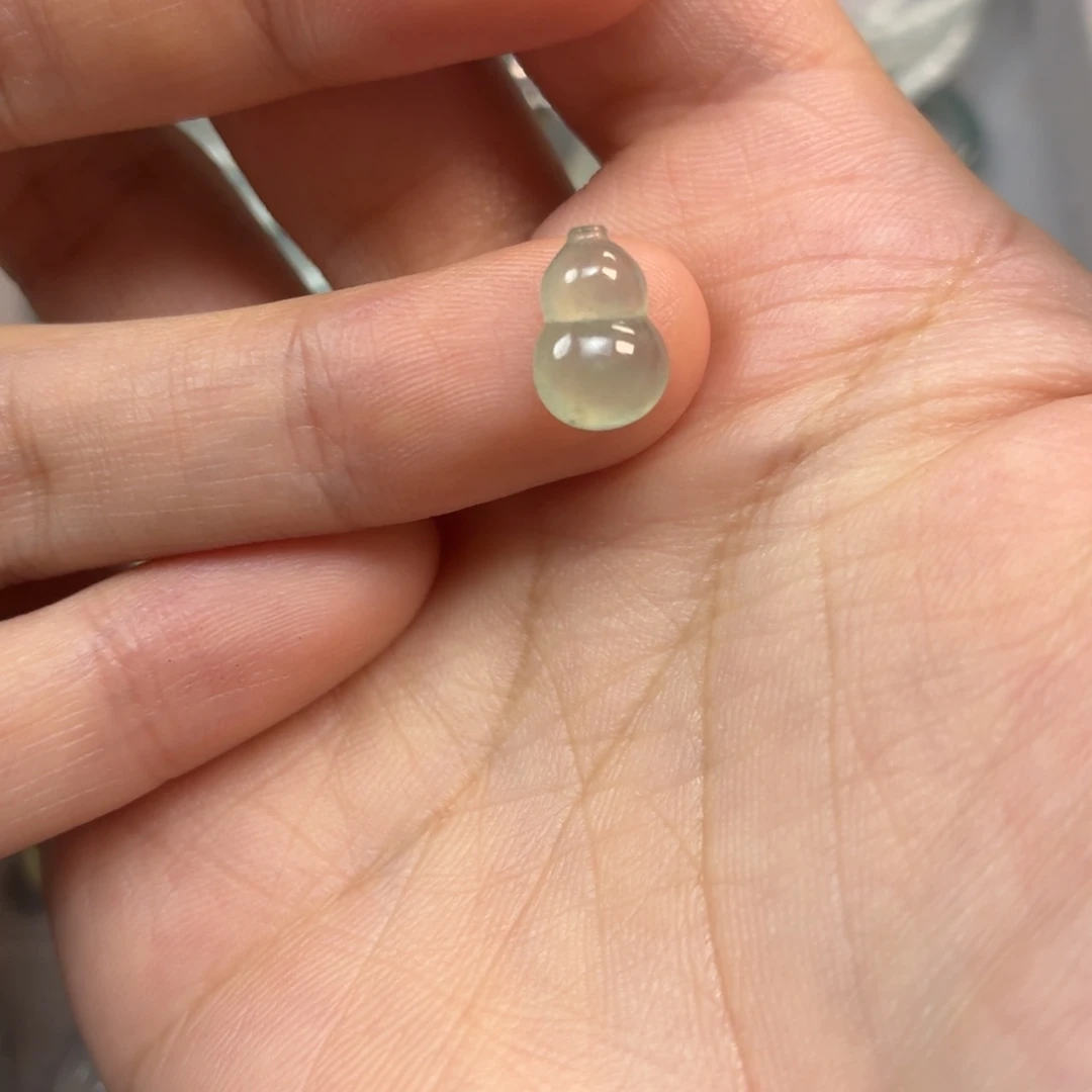 翡翠未镶嵌颈饰小葫芦
