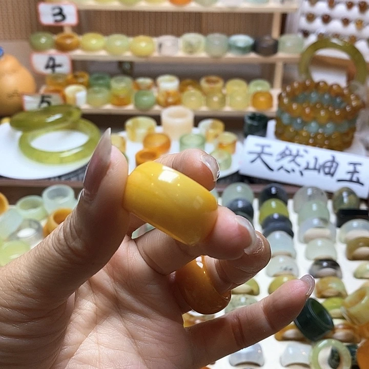 珊***李未镶嵌岫玉戒圈岫玉精品指环内径 18.2