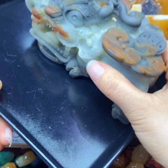 石英质玉(黄龙玉)未镶嵌颈饰