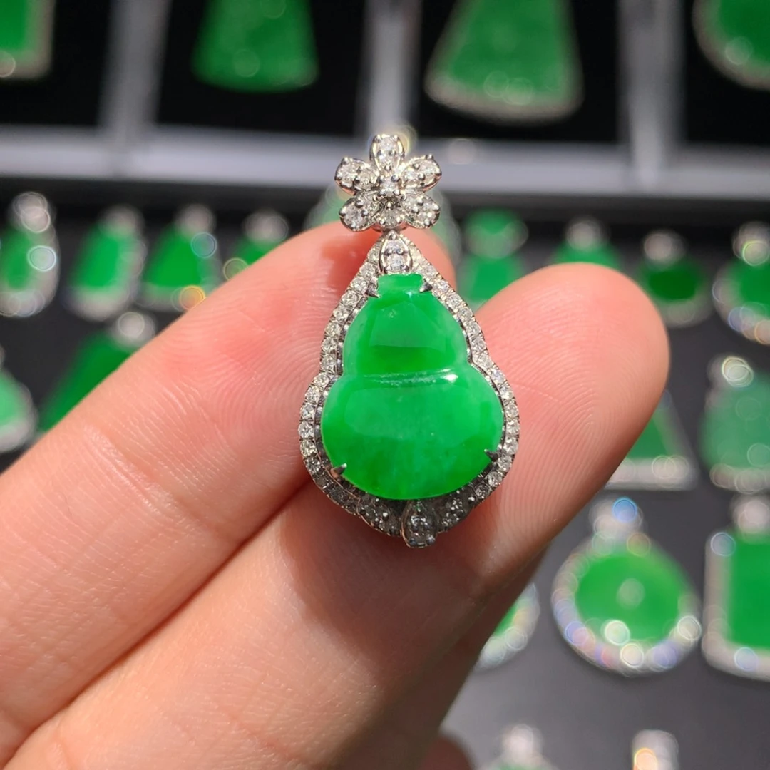 翡翠颈饰18K金镶嵌翡翠