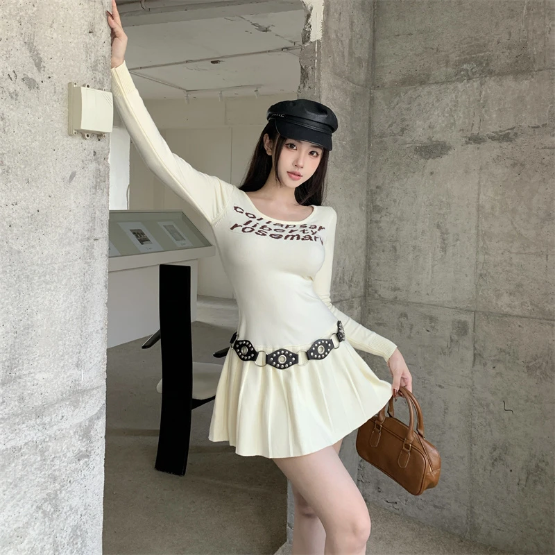 2025新款秋冬法式气质字母印花修身显瘦百搭针织长袖百褶连衣裙女