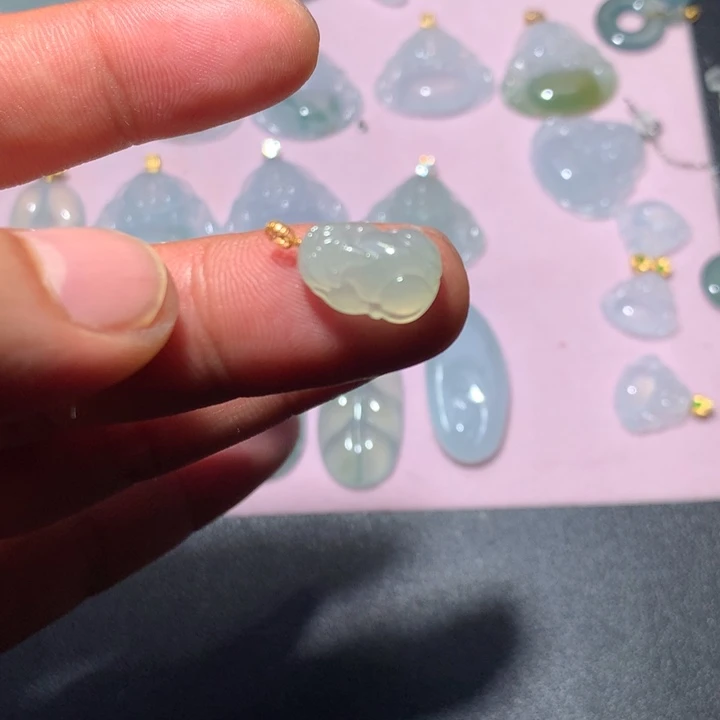 翡翠18K金镶嵌颈饰