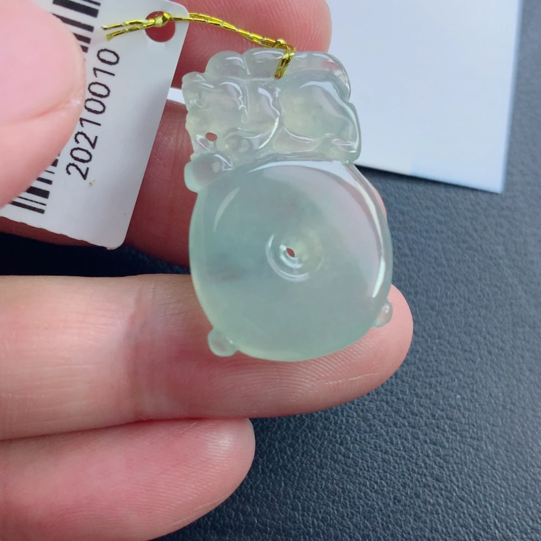 颈饰未镶嵌翡翠平安扣