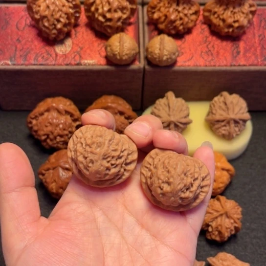 寻***风吊坠文玩核桃玉玺宫灯