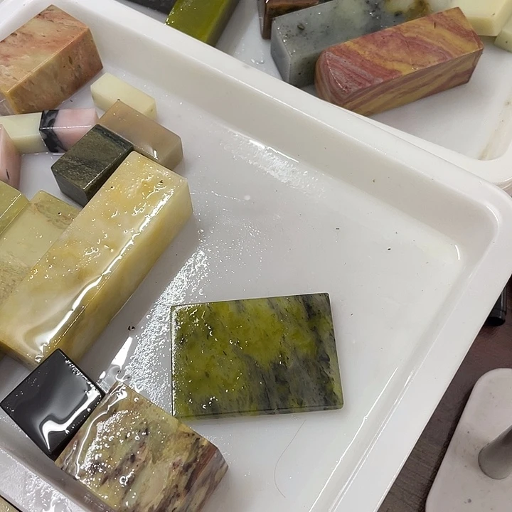 青田石与****鱼混合各种石