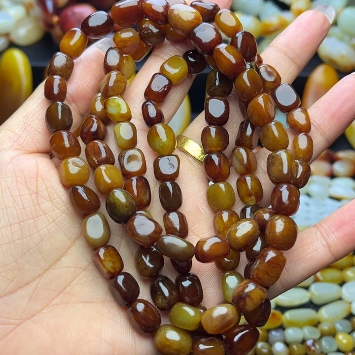 等***人和田玉未镶嵌颈饰