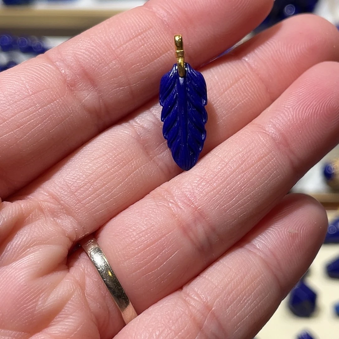 幼***快青金石18K金镶嵌精品羽毛吊坠