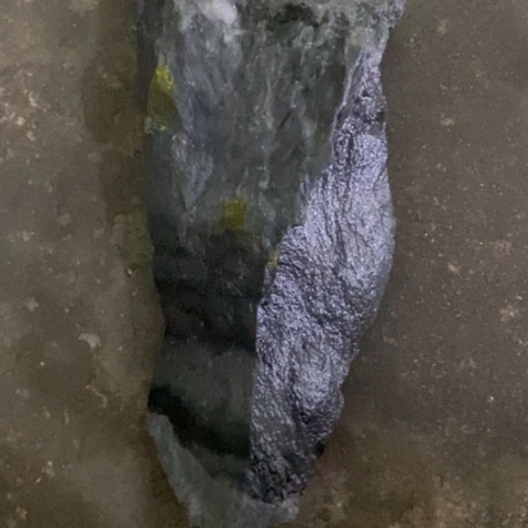 未镶嵌和田玉（糖玉）挂件金**?