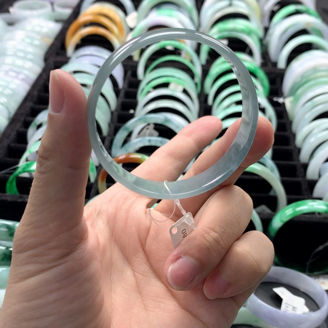 翡翠手镯未镶嵌翡翠