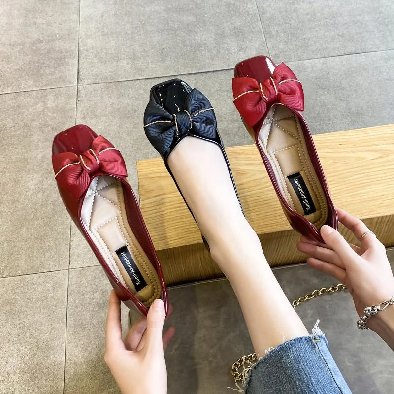 大码平底单鞋2025方头浅口软皮豆豆鞋网红百搭漆皮瓢鞋软底仙女鞋