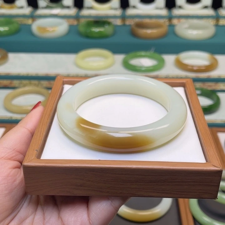 和田玉手镯未镶嵌58