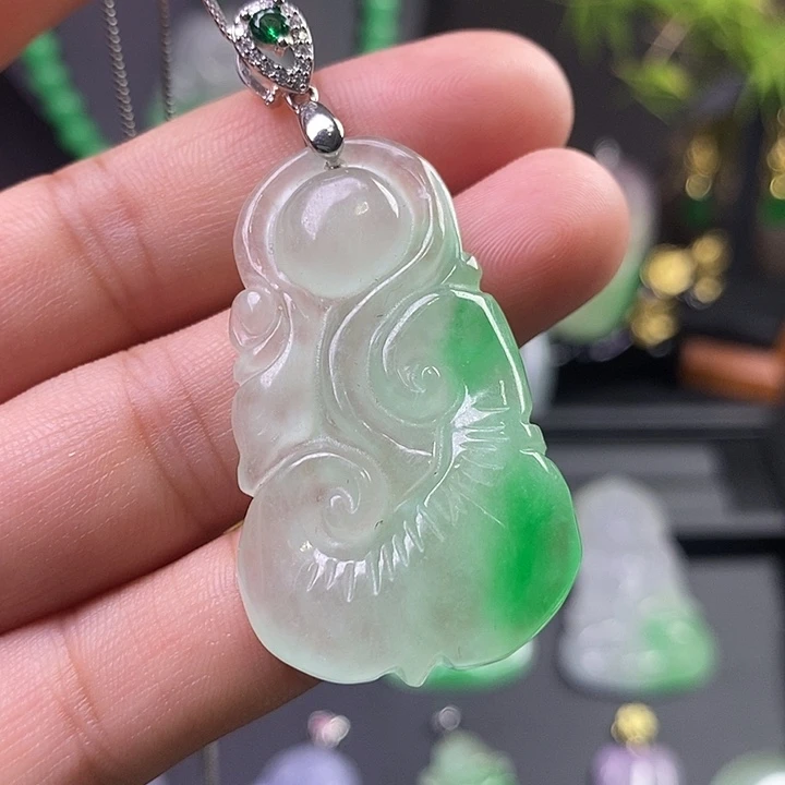 翡翠未镶嵌吊坠(赠链)