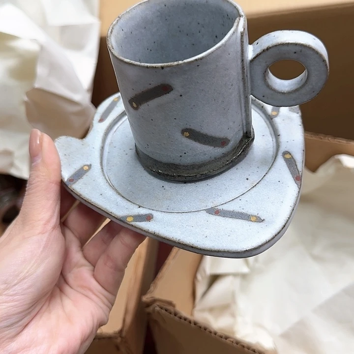 简**生瓷器。  瓷器。