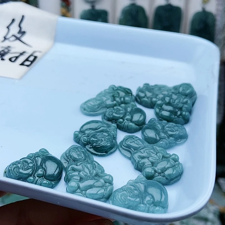 颈饰足铂镶嵌翡翠翡翠