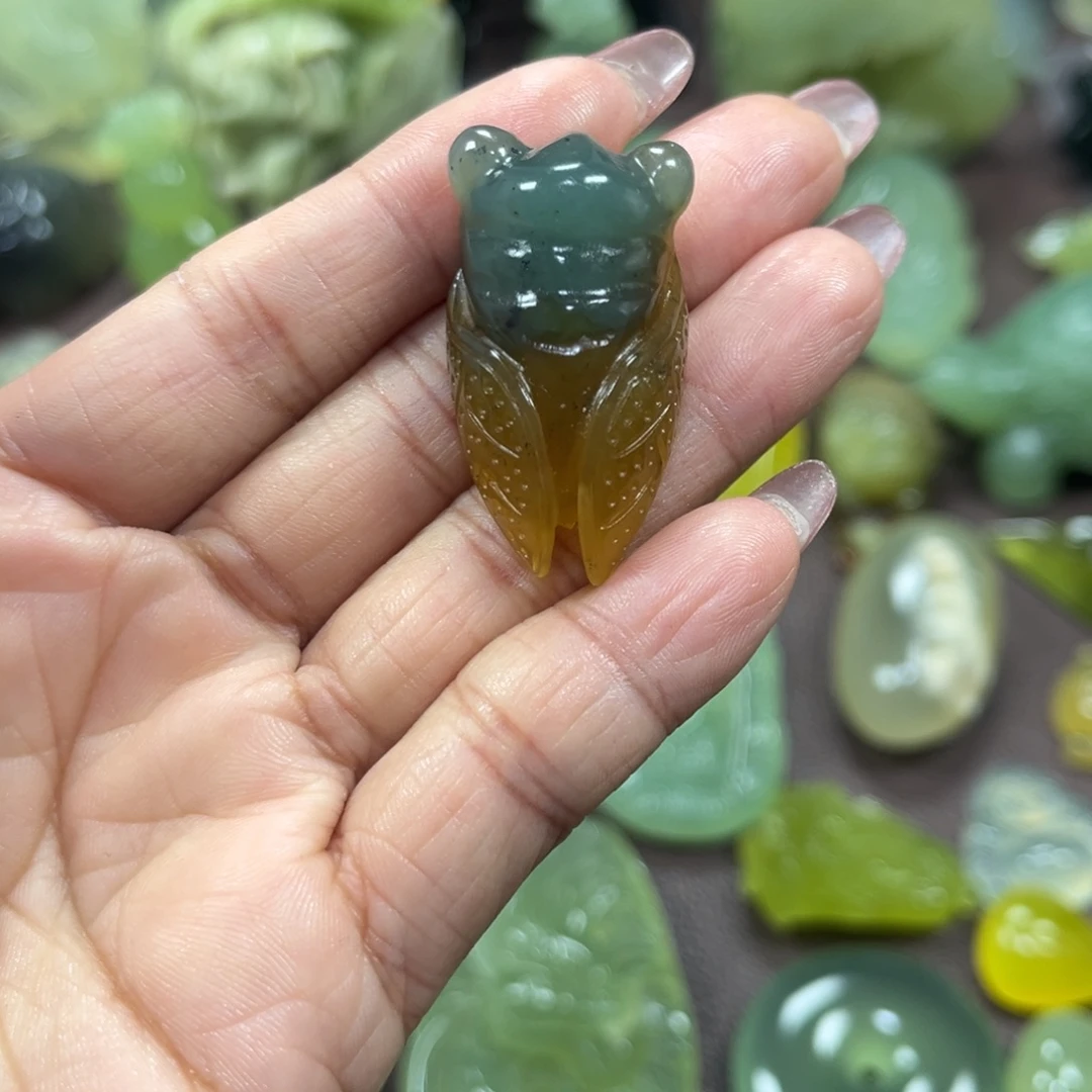 蛇纹石玉未镶嵌颈饰