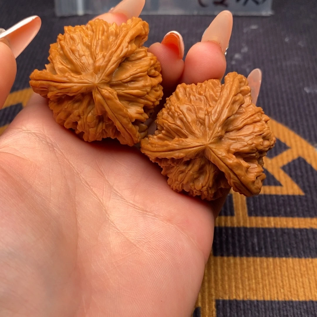 用***4文玩核桃吊坠白狮子