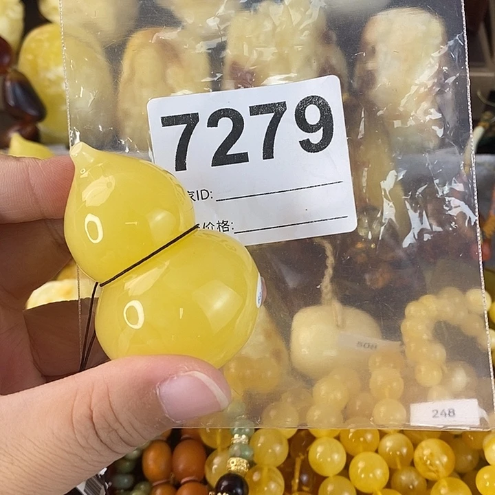 蜜蜡未镶嵌珠宝奇石