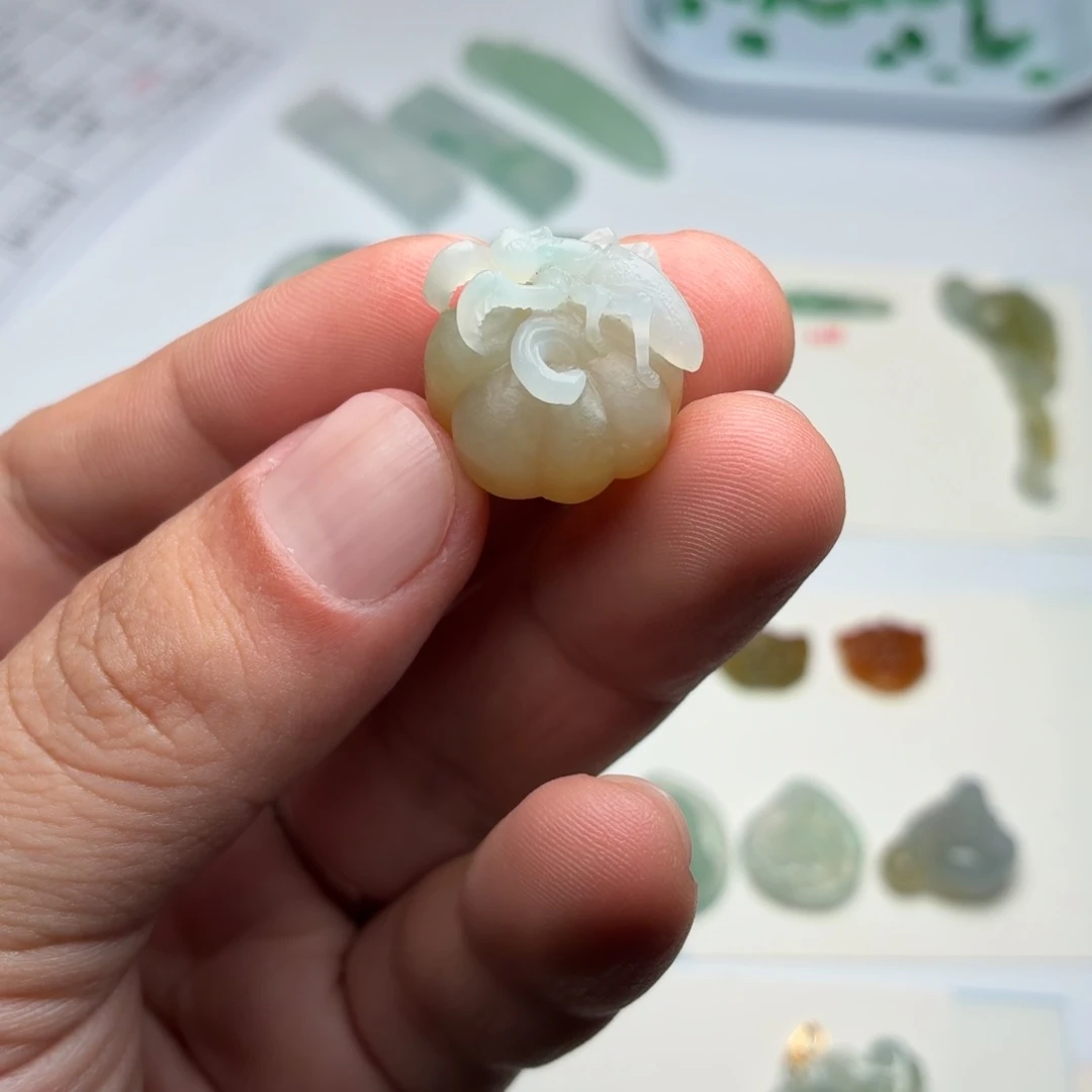 定制翡翠未镶嵌青*婷天然翡翠A货