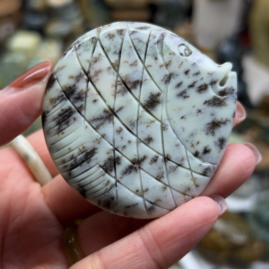 岫玉未镶嵌颈饰花玉水草鱼