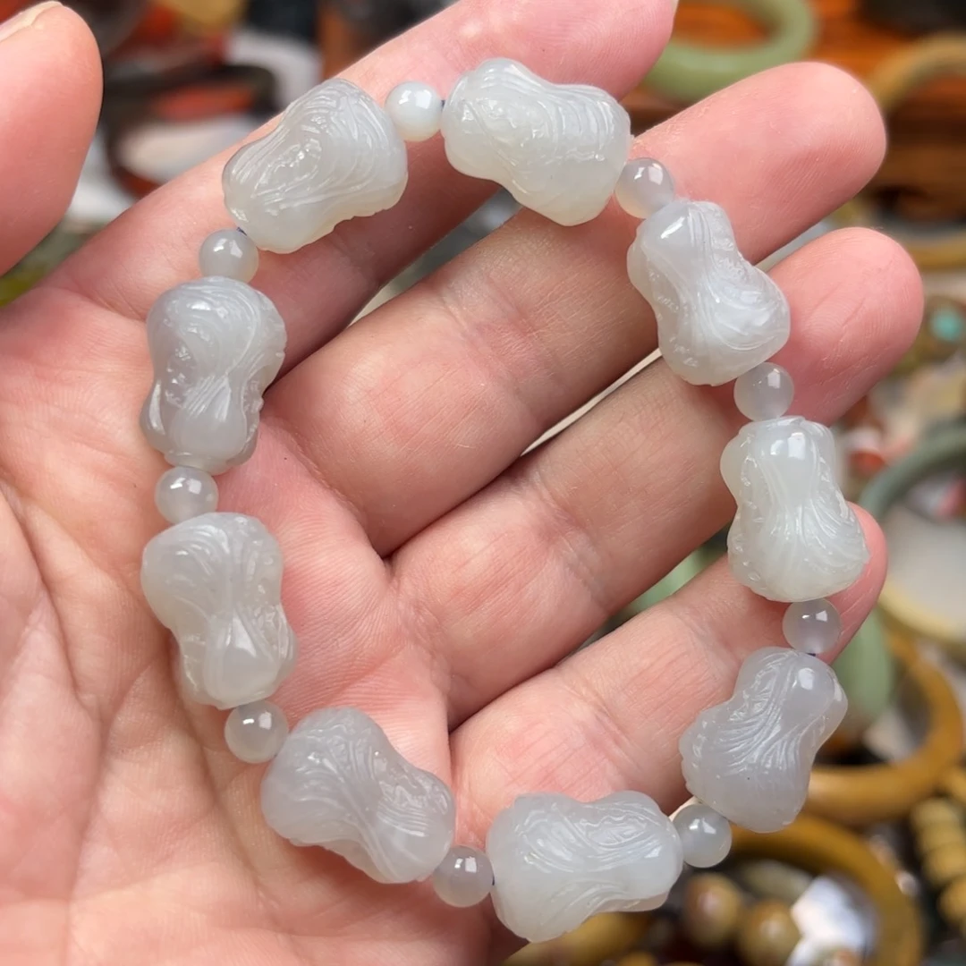 和田玉（糖玉）颈饰未镶嵌画****界