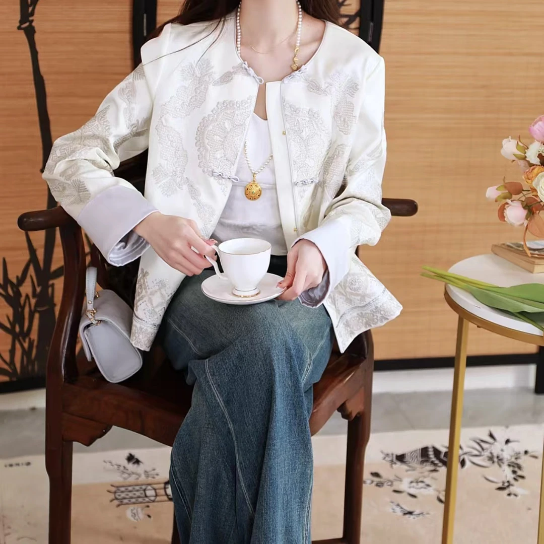 《ELFBOX》《如意莲花》新款白色时尚气质国风新中式日常刺绣外套1890