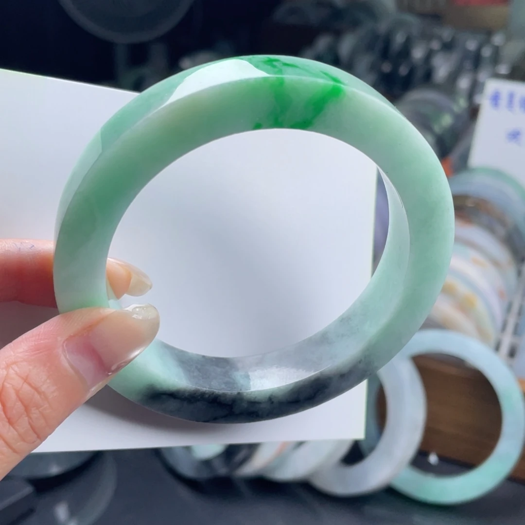 定制翡翠未镶嵌翡翠手镯