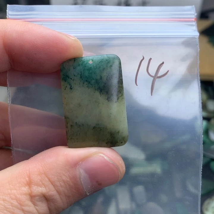 独山玉未镶嵌珠宝半成品