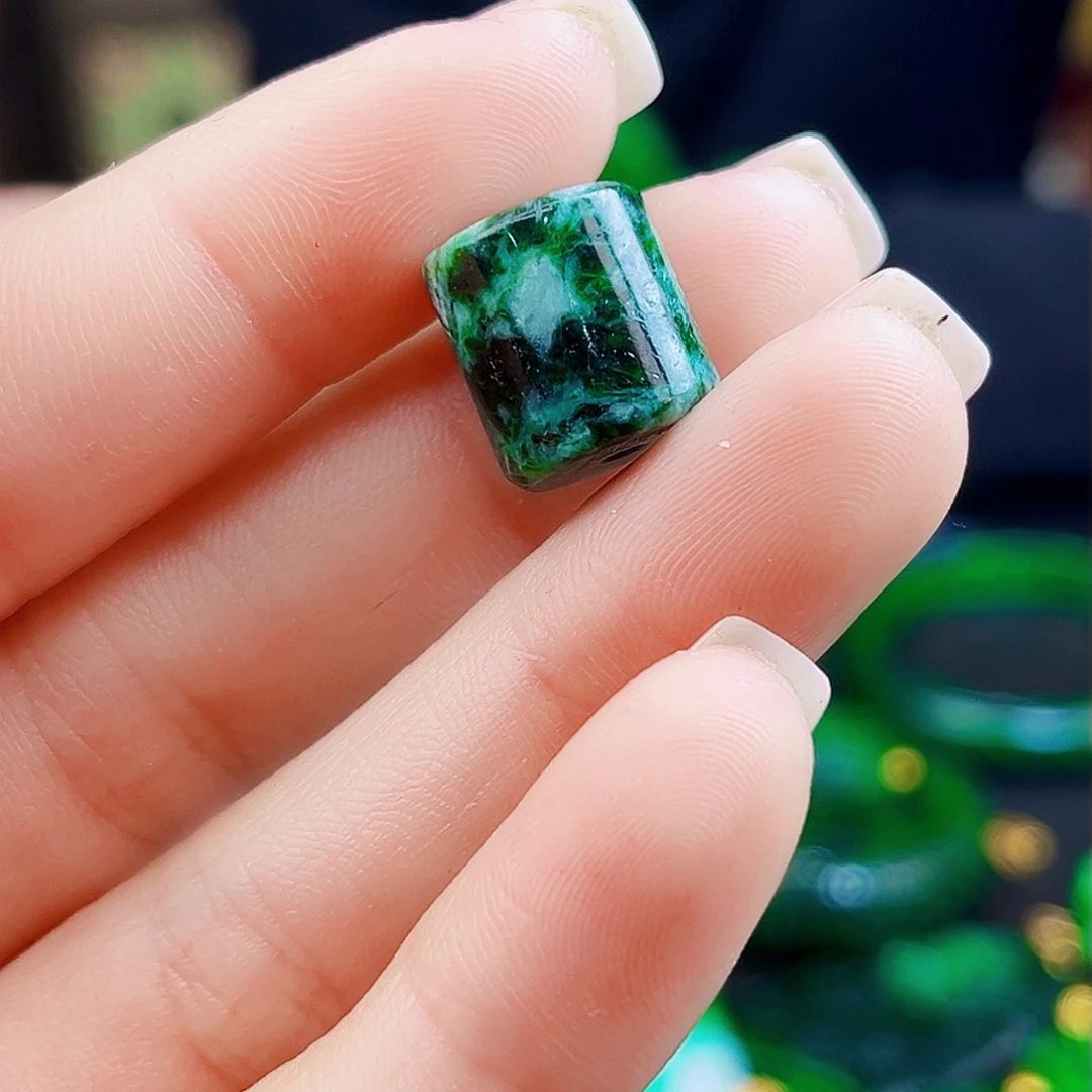 颈饰未镶嵌翡翠多样性