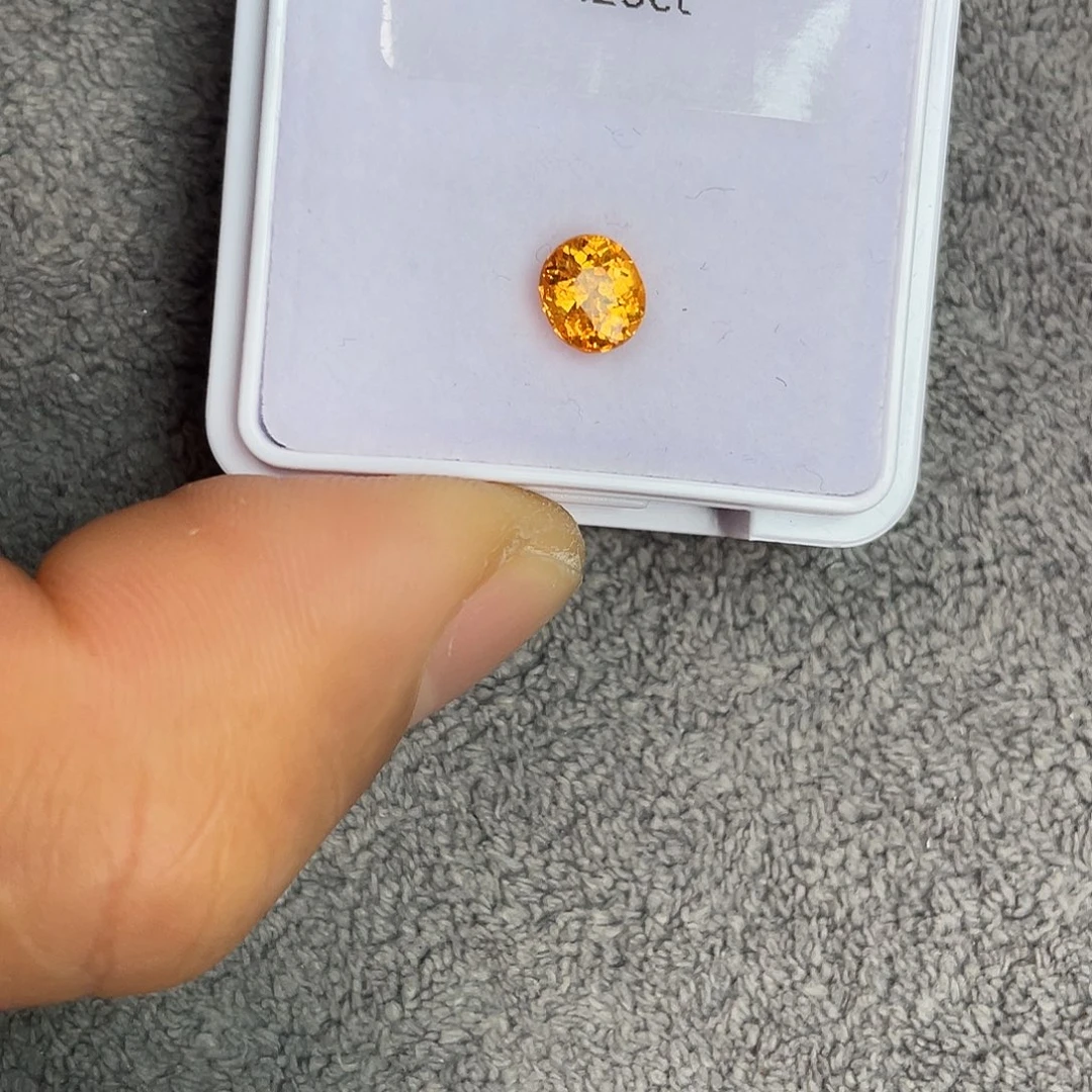 石榴石（芬达石）裸石未镶嵌1.25Ct。