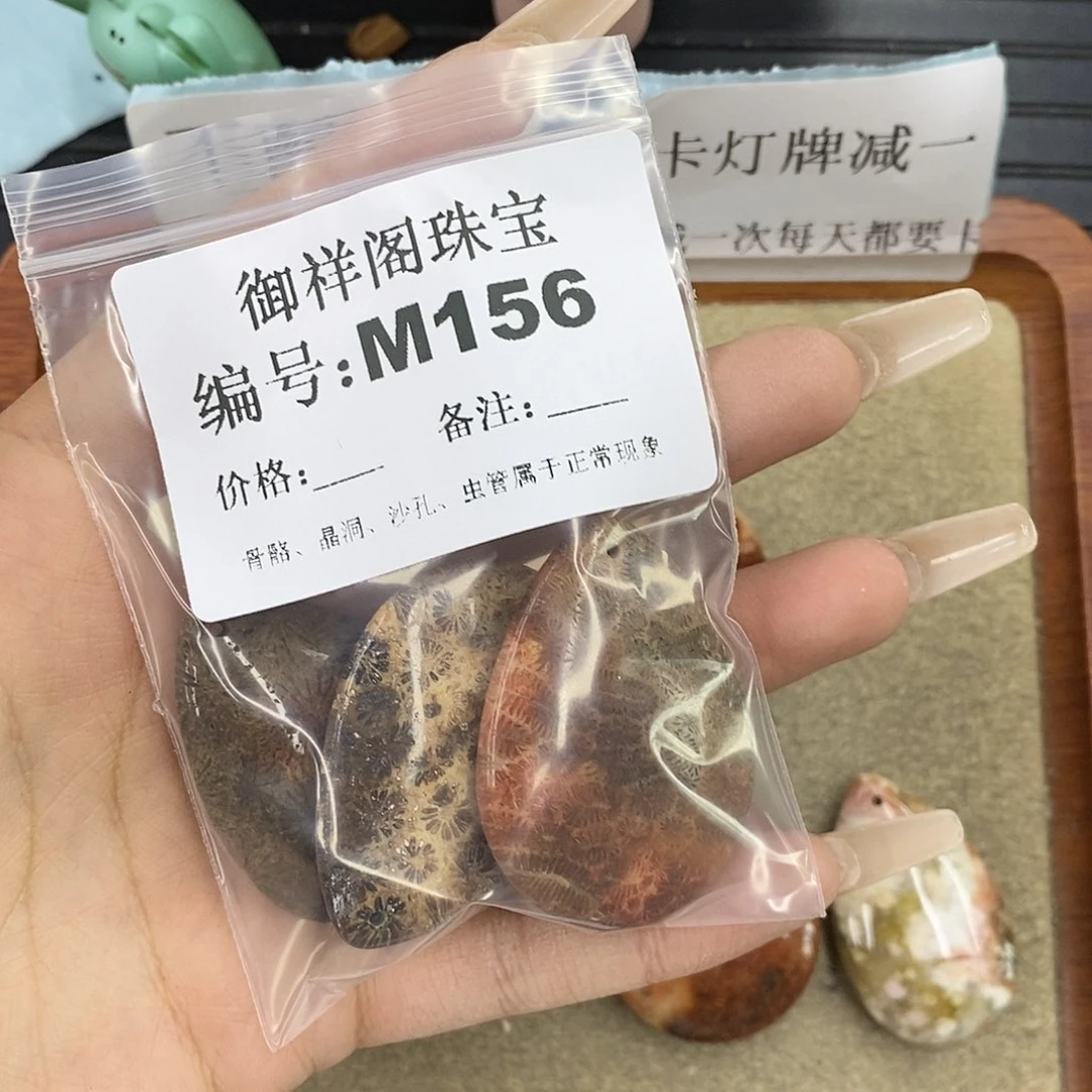 石英质玉未镶嵌颈饰威***头