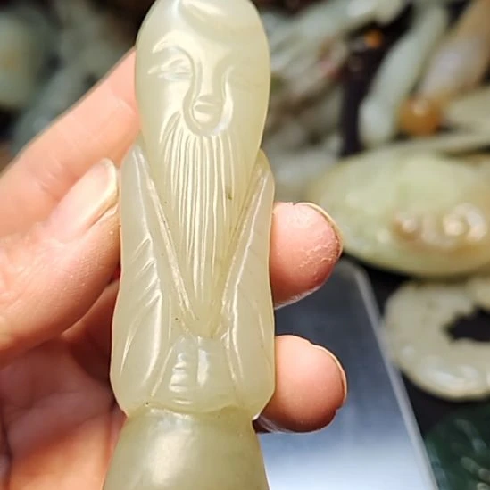 和田玉未镶嵌把件