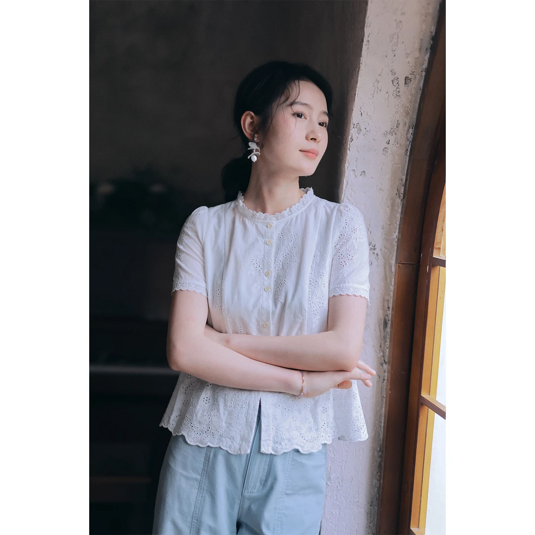 红念原创白色纯棉刺绣衬衫女修身设计感夏季2025新款女装气质上衣