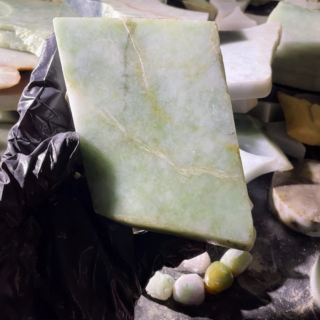 翡翠挂件未镶嵌定制翡翠毛料片料