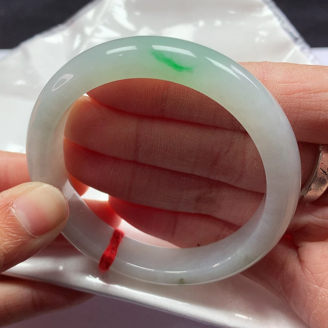 翡翠手镯未镶嵌54圈