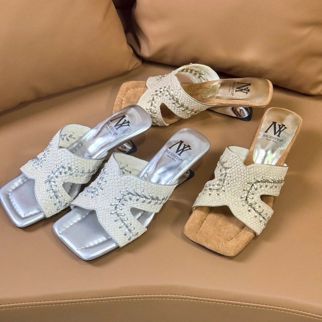 （跟高4cm）夏季新款折叠跟珍珠鱼皮舒适时尚一字拖凉鞋