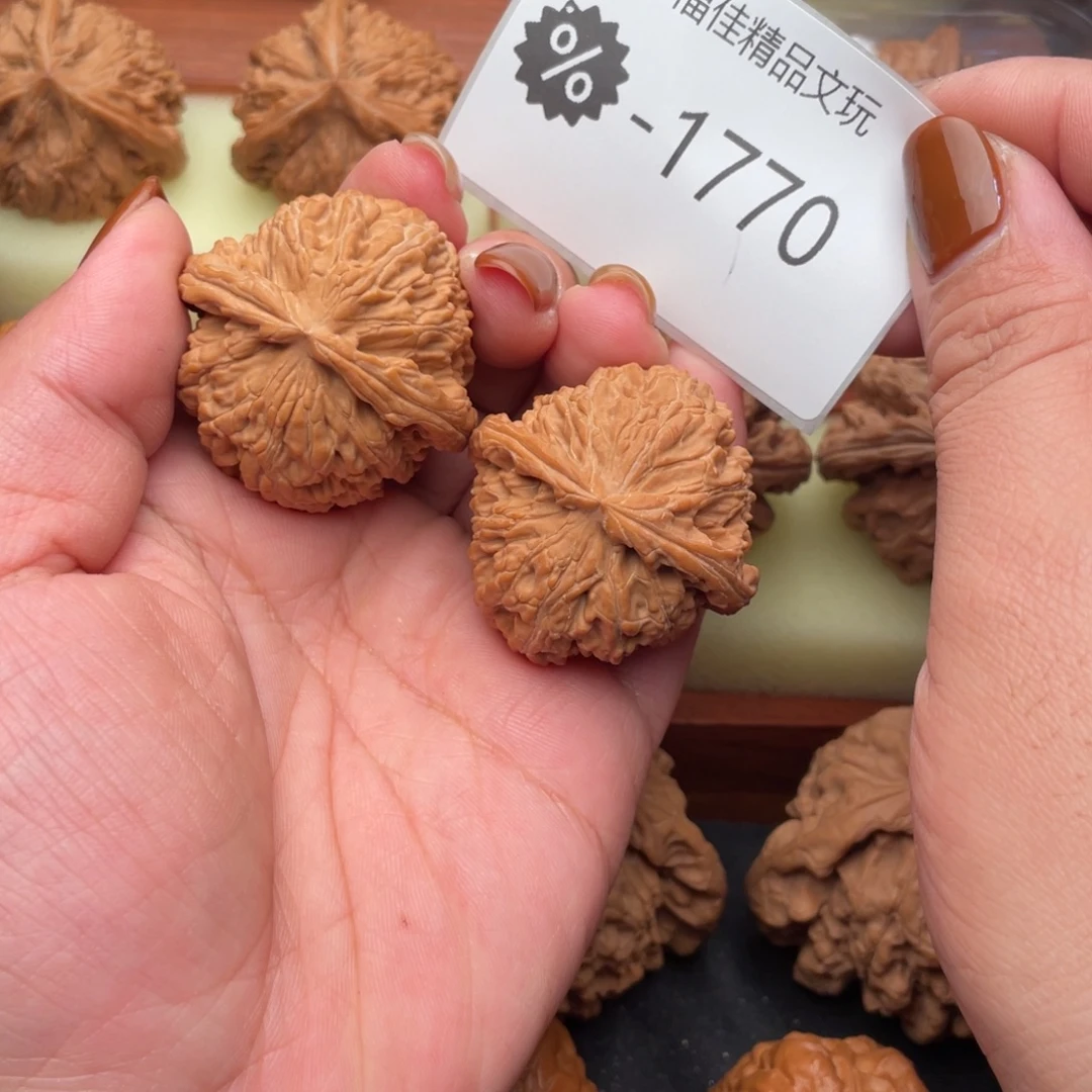 文玩核桃把件39.5精配头货白狮子