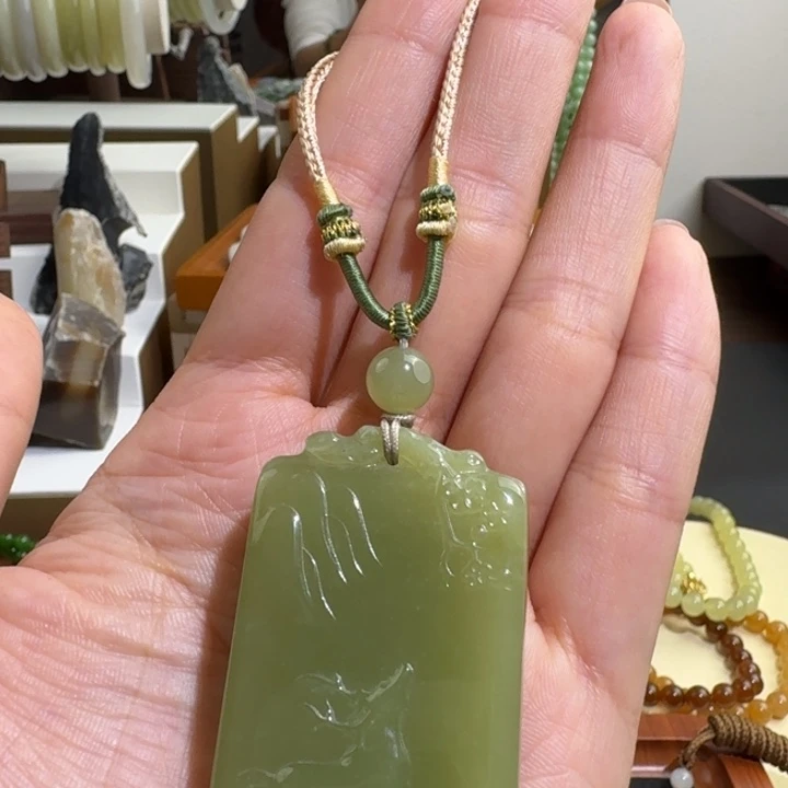 和田玉未镶嵌颈饰送玉绳