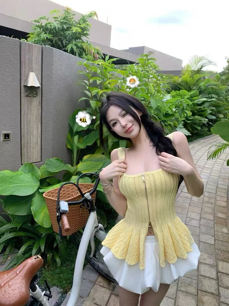 气质休闲芭蕾风大U领褶皱裙边双拉链设计感针织吊带上衣女