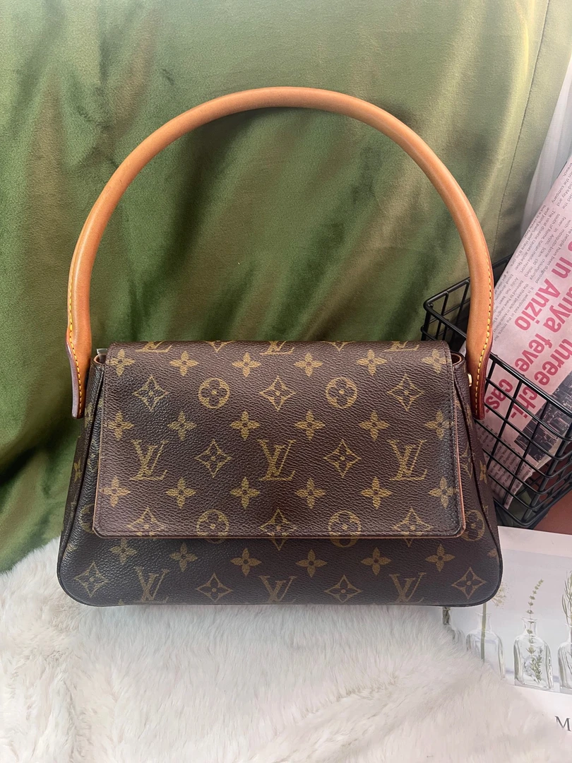 95新 LouisVuitton/路易威登 小号looping翻盖包网红款 /Y150