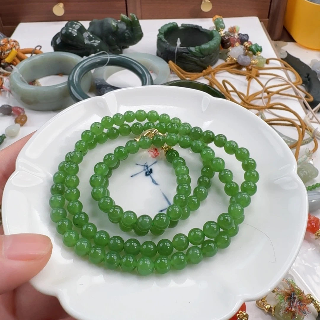 小***总和田玉未镶嵌颈饰