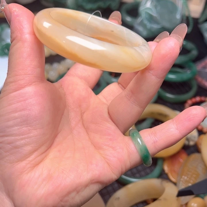 石英质玉吊坠58未镶嵌