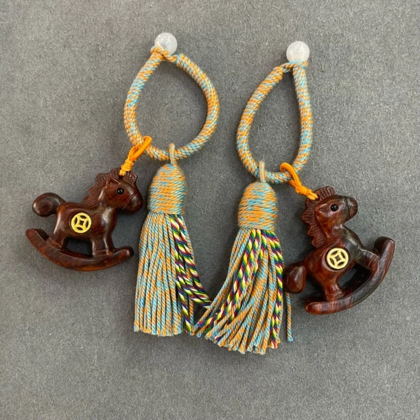 A199-檀木小马挂件0055