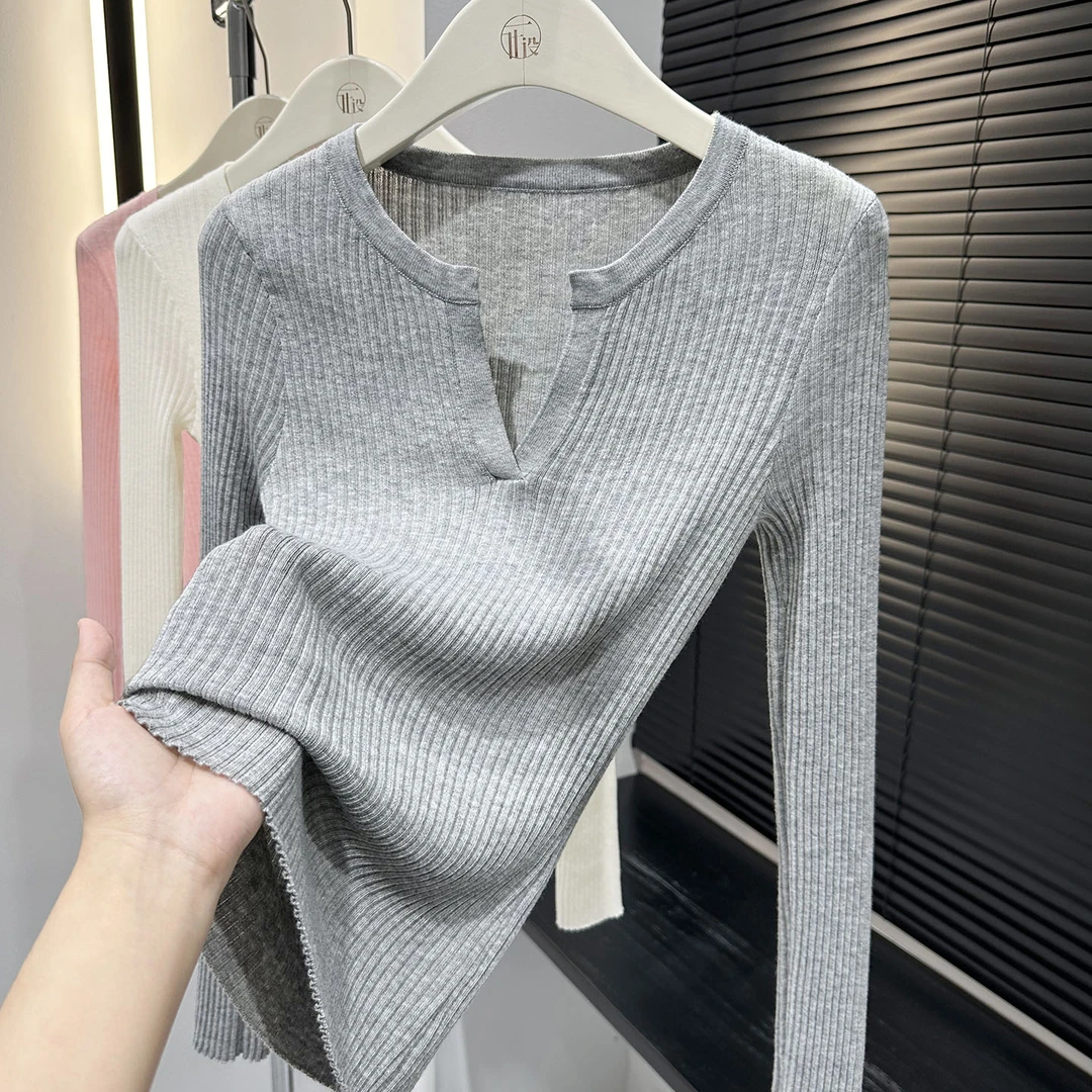 秋冬爆款设计感灰色V领长袖上衣女软糯修身打底衫薄款休闲针织衫