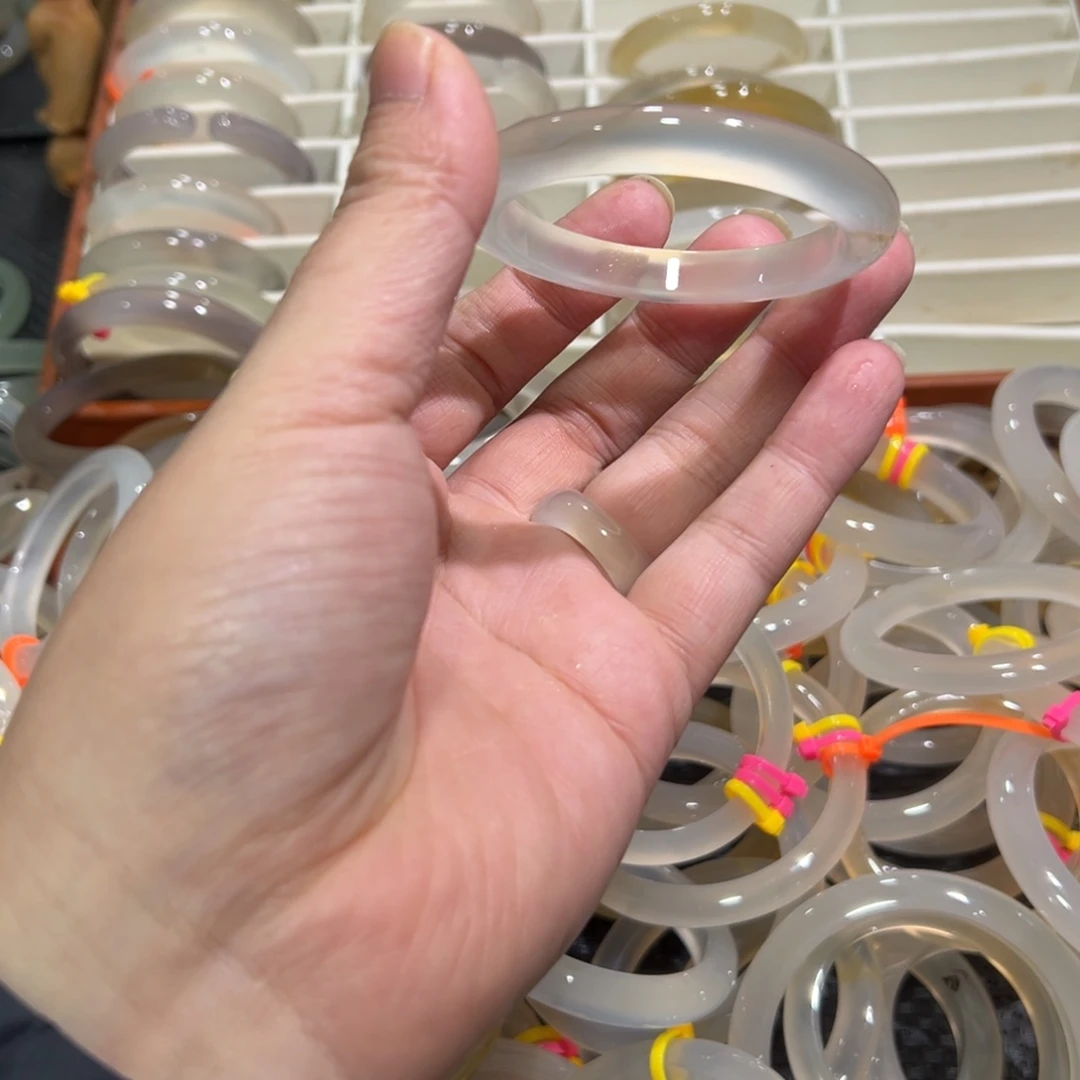 玛瑙/玉髓未镶嵌手镯52圈有包容3.8