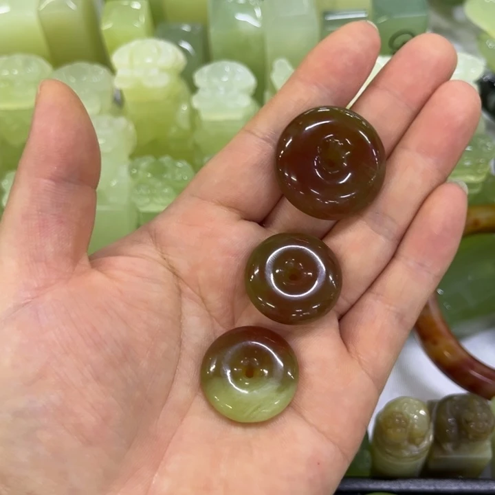 合金蛇纹石玉吊坠阿***格