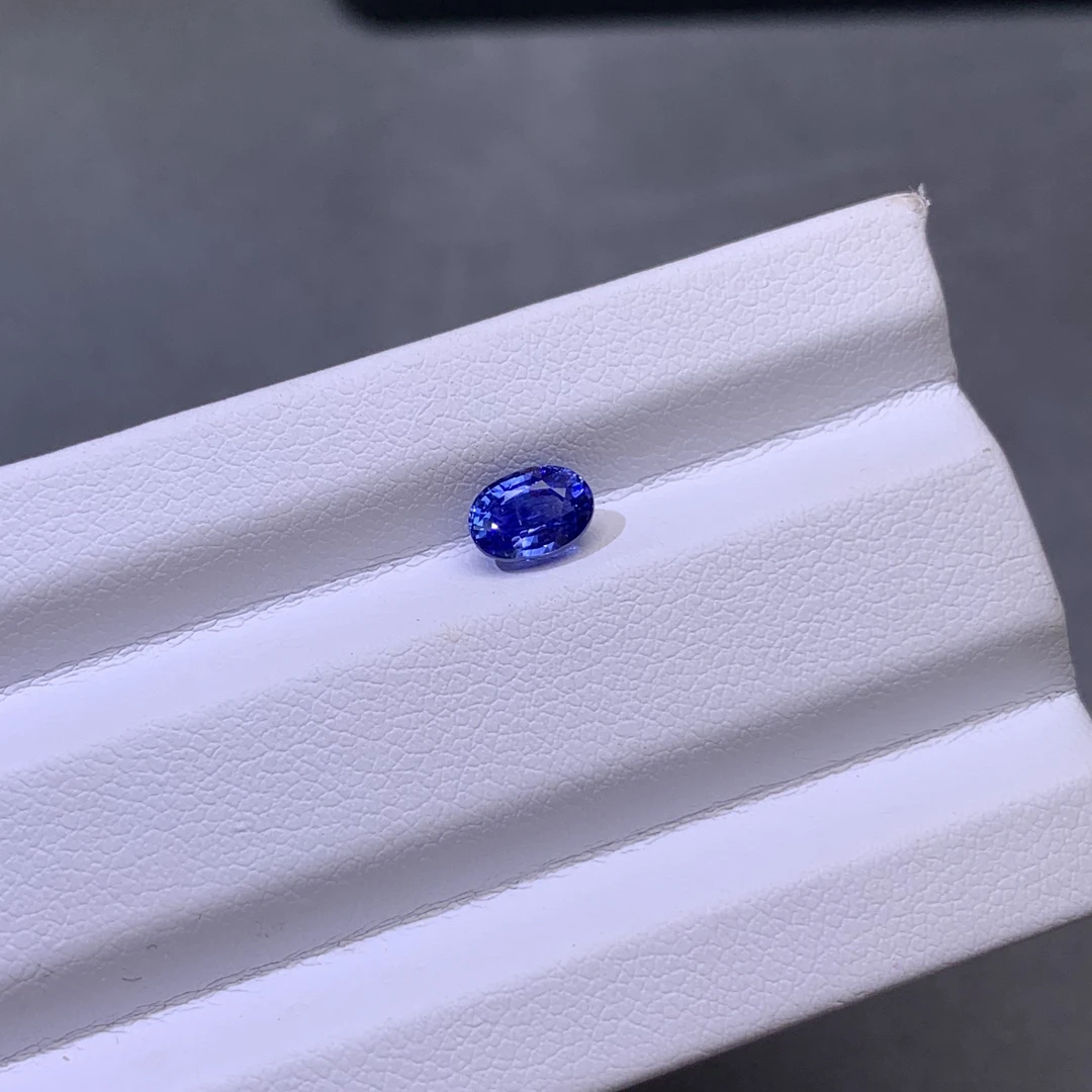 H1018028矢车菊蓝宝石裸石，尺寸6.29*4.46*3.67m，重量1.0ct