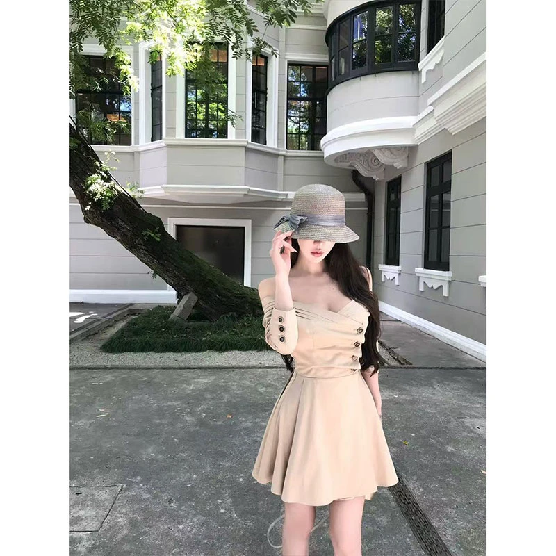 2025秋季新款法式辣妹纯欲小个子抹胸单排扣包臂连衣裙修身短裙子