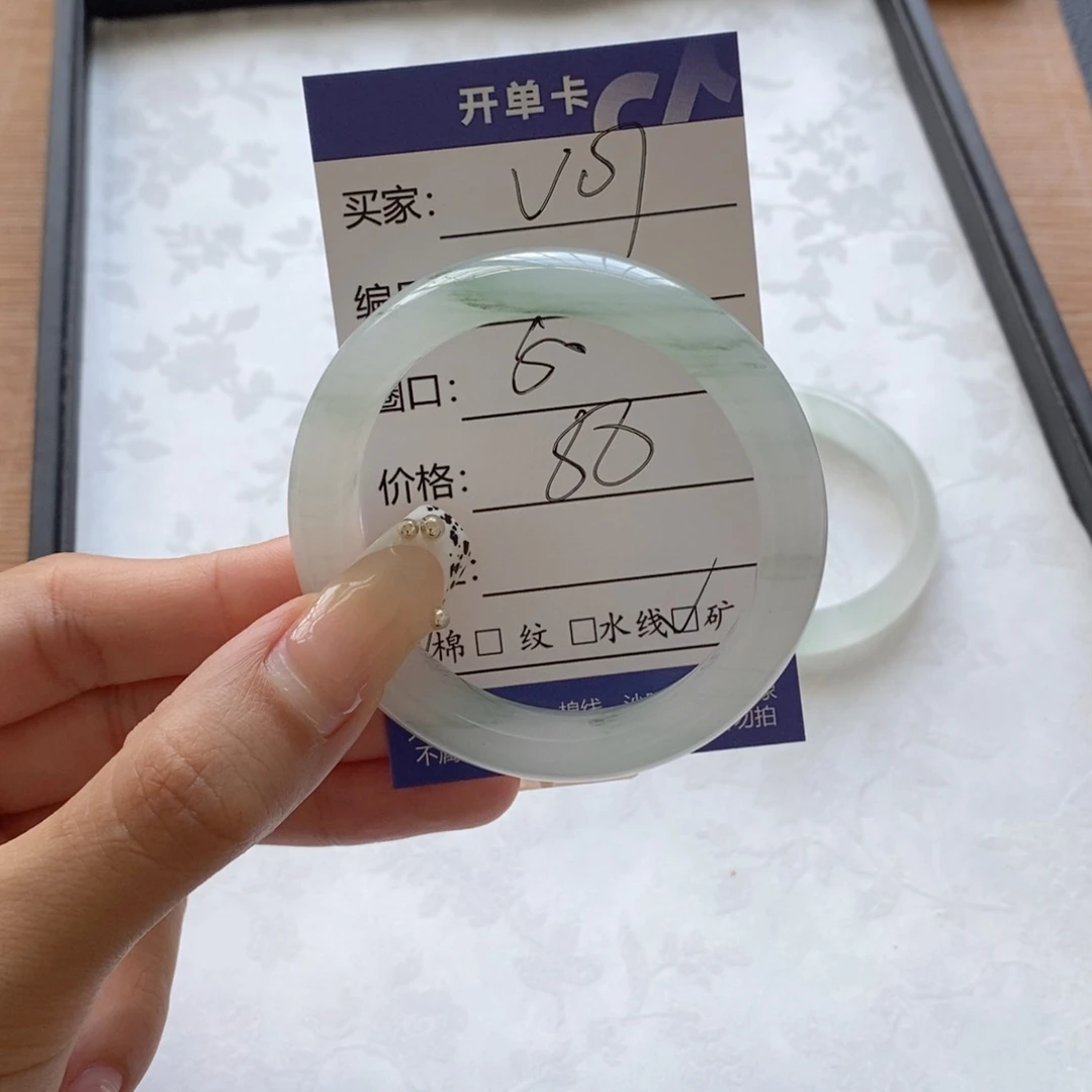 椰***王石英质玉手镯未镶嵌